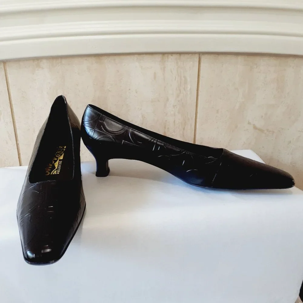 Ferragamo Gancini Symbol Embossed Pump